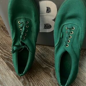 The vans men size 11.5, green never worn